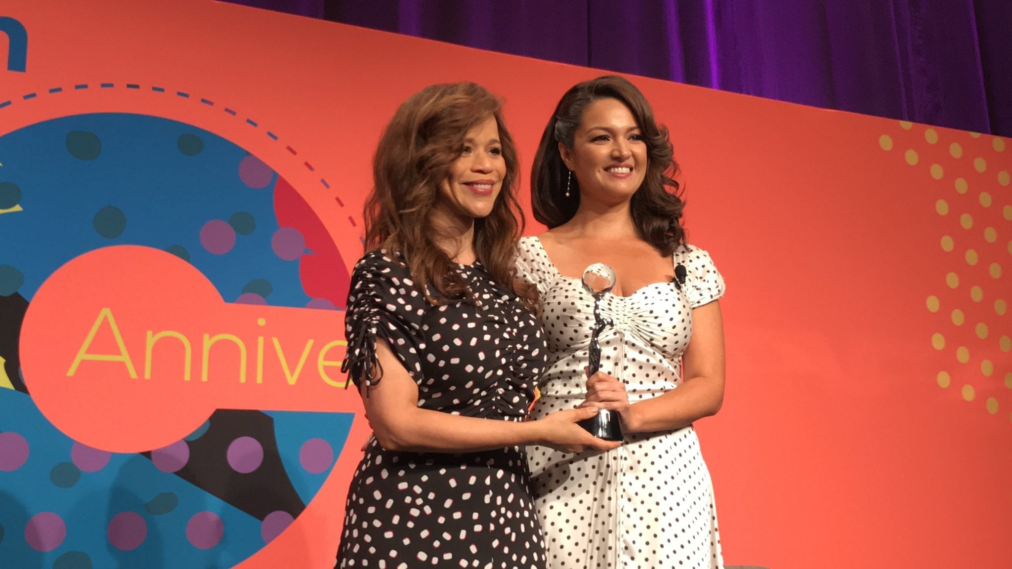 Rosie Perez Accepting her Latinavator Award.