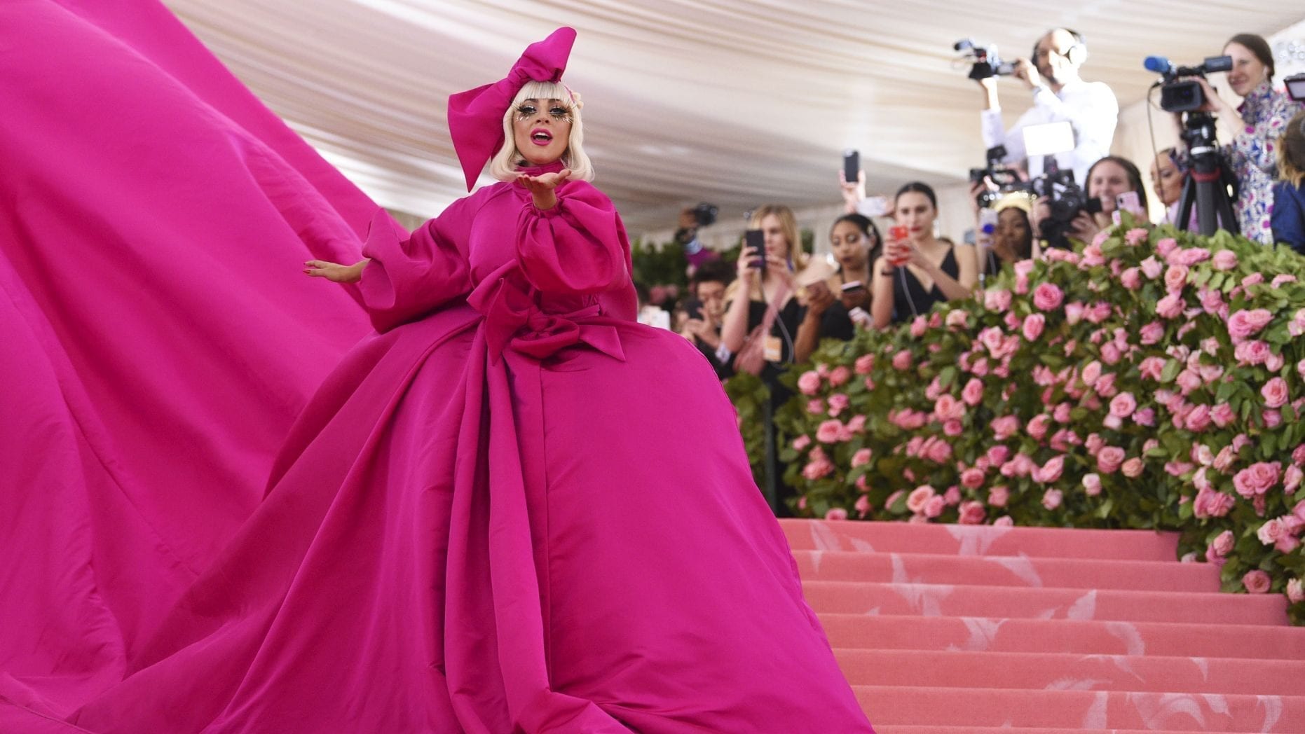 Lady Gaga’s AMAZING entrance into the Met Gala 2019